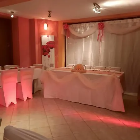 Villa Giusvalla Forest Village *